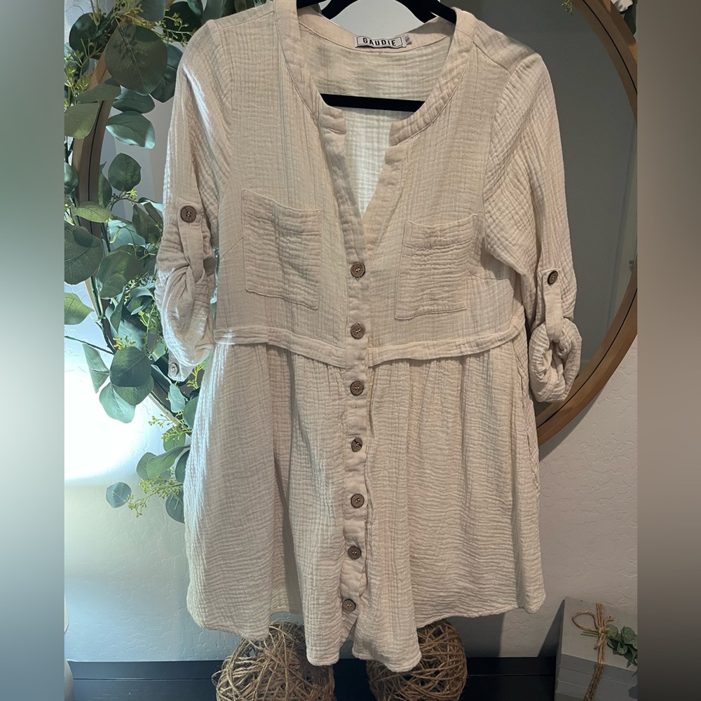 Cream big button top sz small with pockets